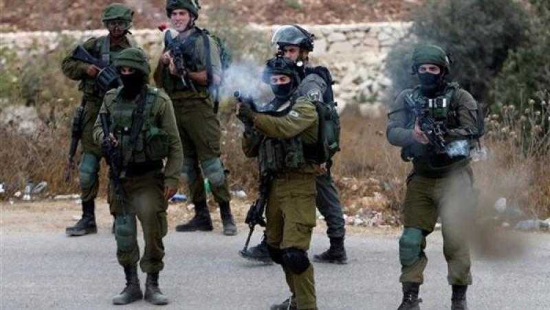 قوات الاحتلال الإسرائيلية تعتقل 30 فلسطينيا من الضفة الغربية