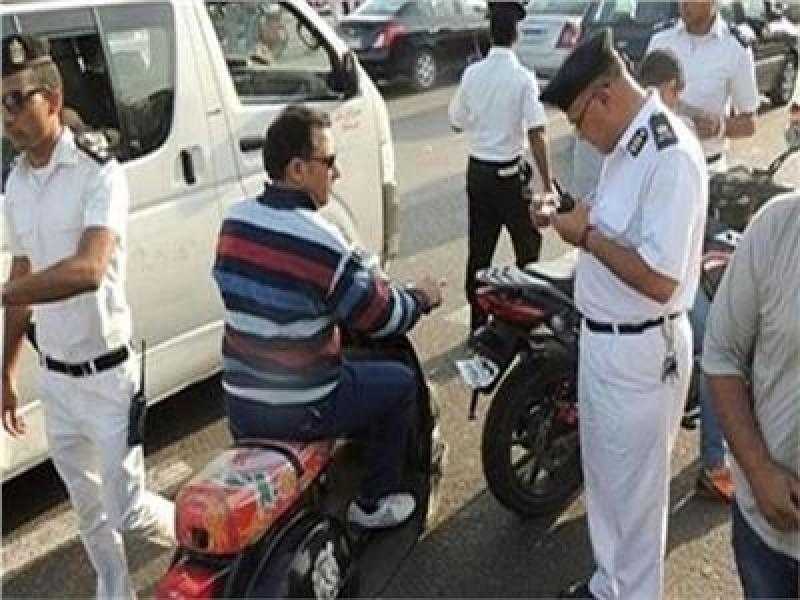 ضبط 476 مخالفة لقائدي الدراجات النارية لعدم ارتداء الخوذة