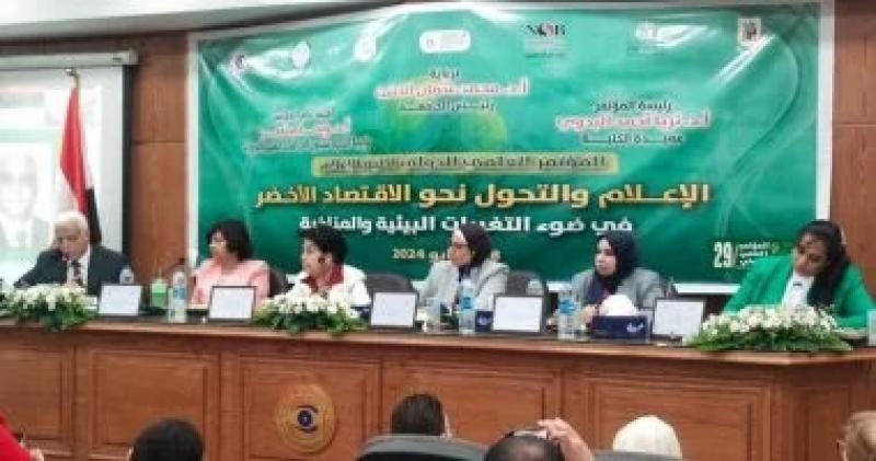 مؤتمر إعلام القاهرة: ينبغي تدشين بنوك معلومات للأزمات البيئية الحالية والمتوقعة