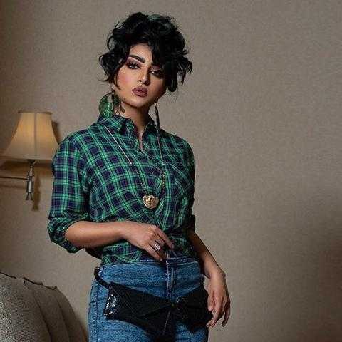 بثينه الرئيسى تفاجئ متابعيها بإطلالتها الجديده