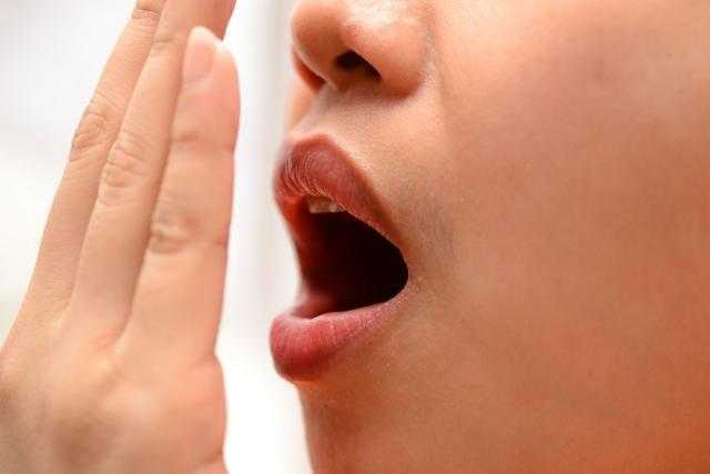 مشروبات للتخلص من رائحة النفس الكريهة للأبد