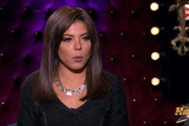 ناهد السباعي تخطف الأنظار بإطلالة الفاكهة الاستوائية