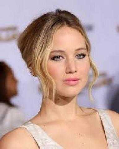 اعرف السبب.. جينيفر لورانس لم تدعو والدتها لحفل زفافها