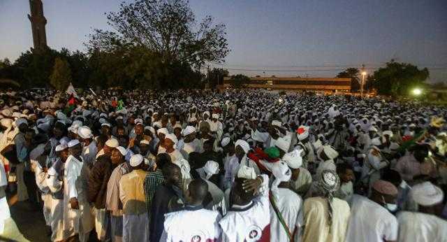 متظاهرون سودانيون يطالبون بـ«حكومة مدنية»