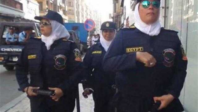الشرطة النسائية تقدم الهدايا للمسنات بمناسبة اليوم العالمي للمرأة