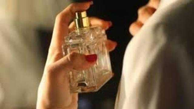 حكم التعطر في نهار رمضان؟.. الإفتاء تجيب