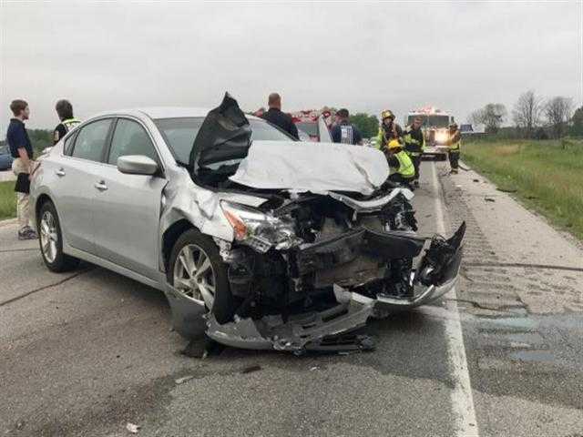 حادث تصادم بين سيارتين تسبب بإصابة 19 شخصا فى المنيا