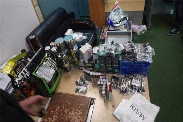 محاولة راكبه تهريب مستحضرات تجميل وعطور
