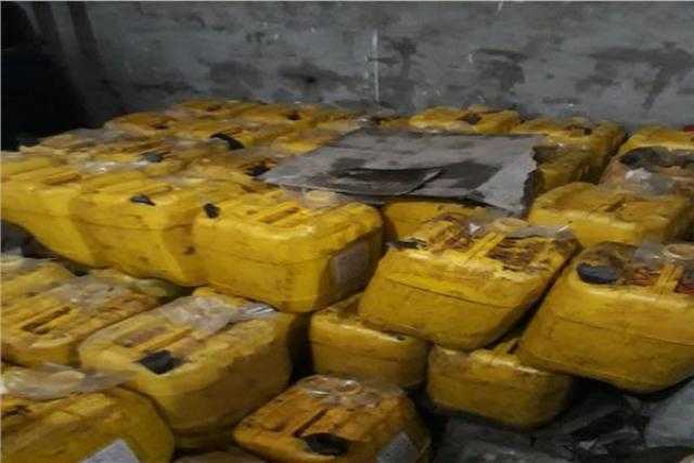 ضبط 17 طن زيت طعام مجهول المصدر بالجيزة