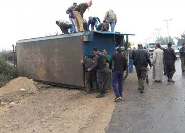 انقلاب سيارة ترحيلات على «زراعي بني سويف» قبل الحكم على 9 مساجين