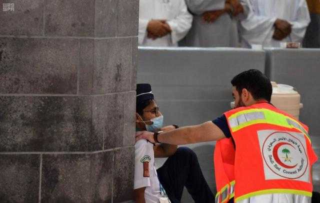 بالصور| الهلال الأحمر يُقدم خدماته الإسعافية لقاصدي بيت الله الحرام