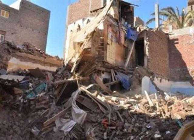 إنقاذ مسنة عقب انهيار سكنها بالإسكندرية