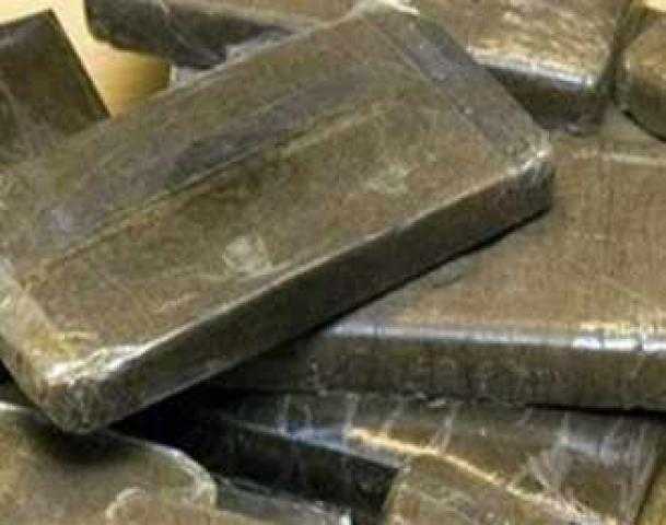 حبس متهمين بحيازة المواد المخدرة بالتجمع 4 أيام