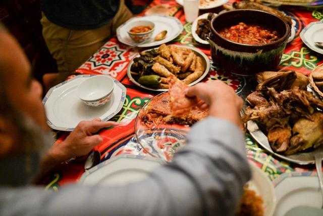 أطعمة على مريض القولون تجنبها في الإفطار والسحور