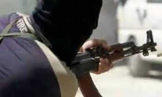 مسلحون يسرقون متعلقات المصلين في نهار رمضان