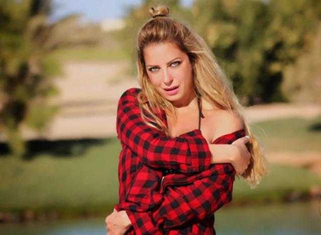 ريم مصطفى تلفت الأنظار.. ومتابع: ”أهم شيء بوز البطة”
