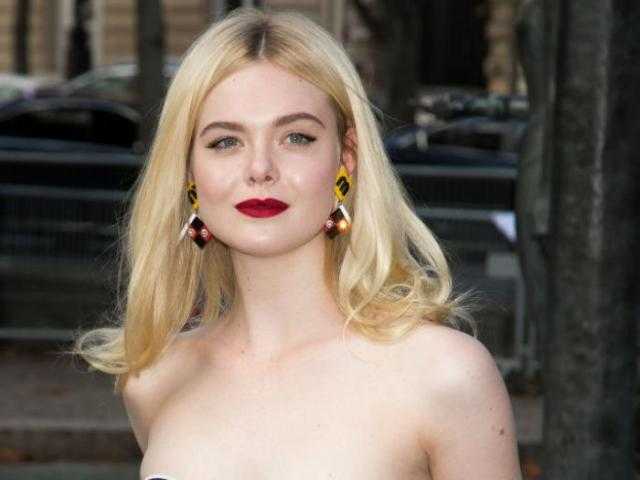 إيل فانينج تبهر متابعيها باستايل محتشم في حفل SAG Awards 2022