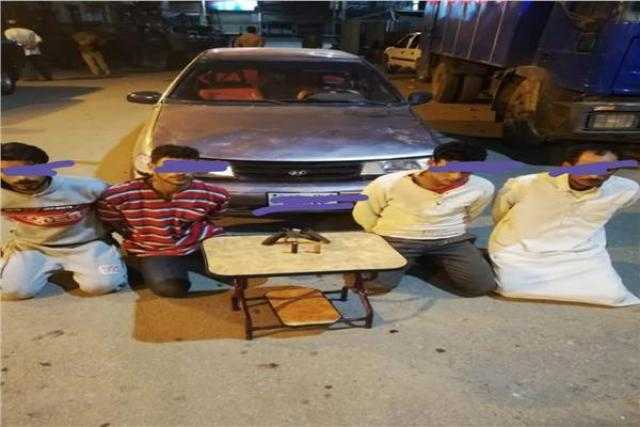 مقتل طالب جامعي والقاء جثتة بالطريق العام لسرقة هاتفه المحمول