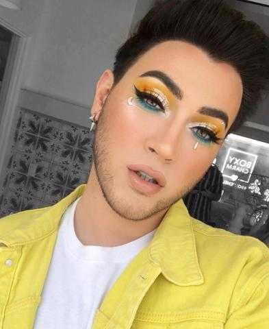 بالصور..manny gutierrez أشهر رجل يضع الميك أب