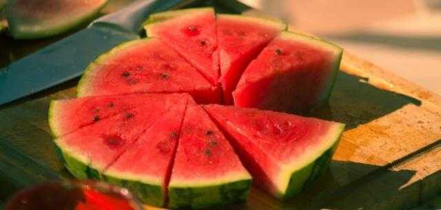 تعرف علي فوائد البطيخ وعلاقته بالتخسيس