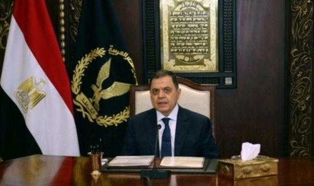 وزير الداخلية يصدر قرارا بسحب الجنسية من 44 مصريا