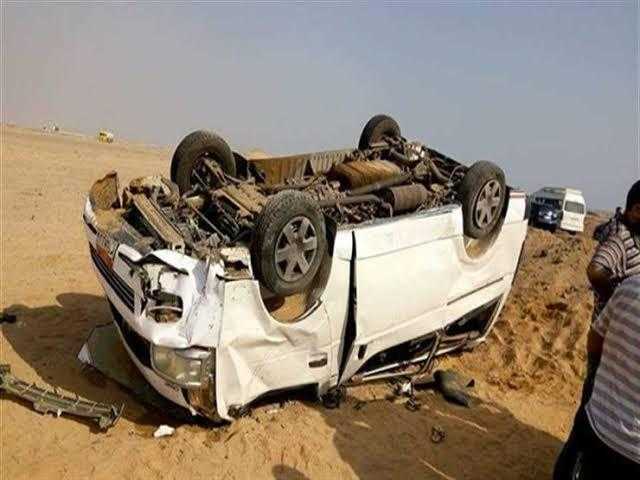 مصرع طفلة وإصابة 7 أشخاص بحادث انقلاب سيارة أجرة بترعة الكريون بكفر الدوار