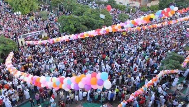 لماذا نصلي العيد على السنة وباقي الصلوات على المذاهب الأربعة؟