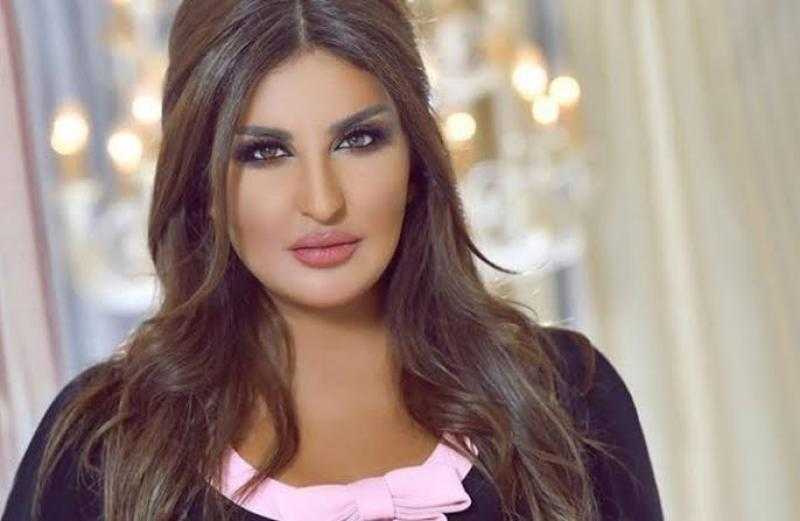 جمبسوت مطرز.. شذي حسون تستعرض أناقتها بإطلالة ساحرة