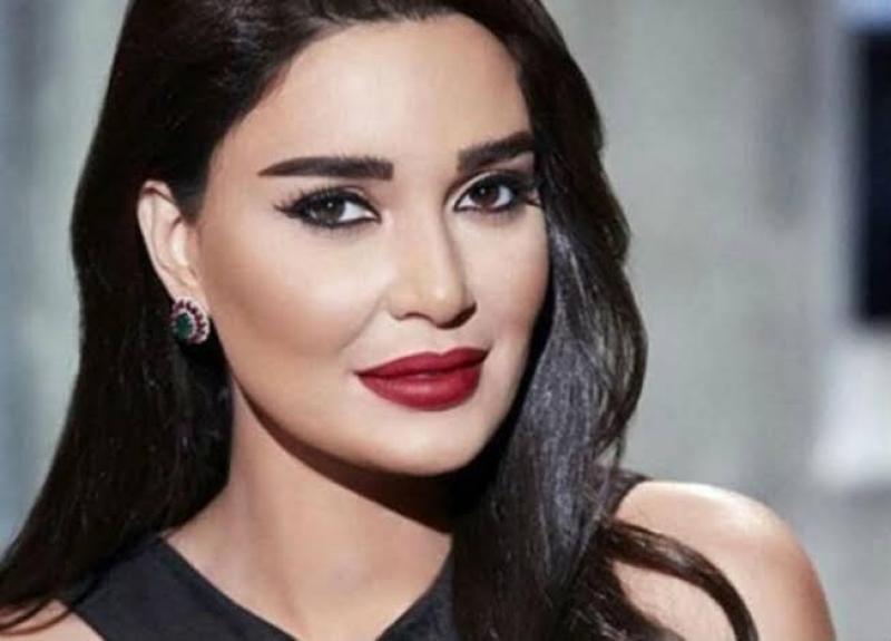 تشبه عروس البحر سيرين عبدالنور تنجذب للأسود