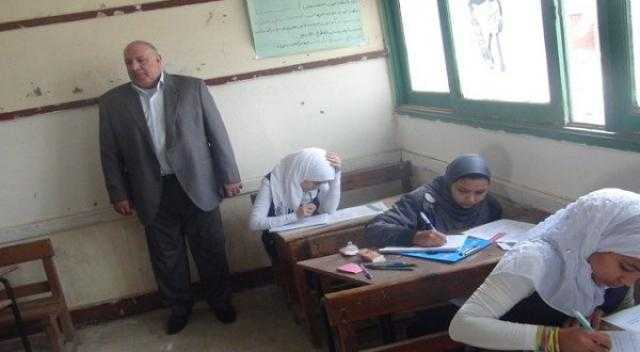 الإفتاء: المراقب المتهاون في أداء عمله أثناء الامتحانات آثم شرعًا