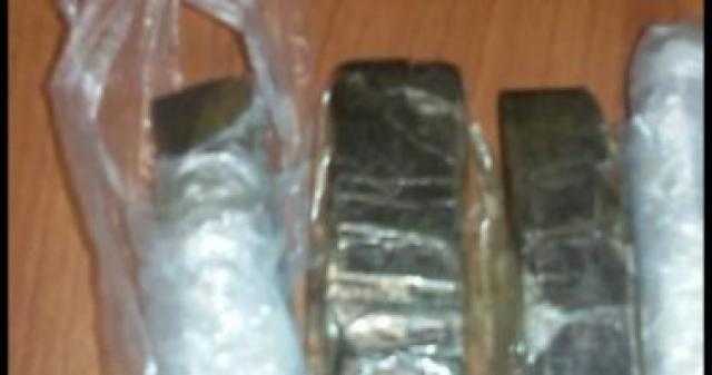 سقوط عاطل حاول الهرب بعد ضبطه لإتجاره بالمخدرات فى الأميرية