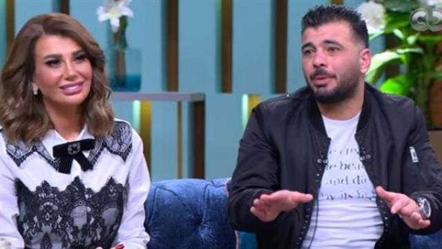 يارا نعوم برفقة عماد متعب على البحر
