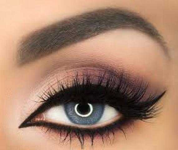 مكياج بألوان مميزة وخطوات بسيطة