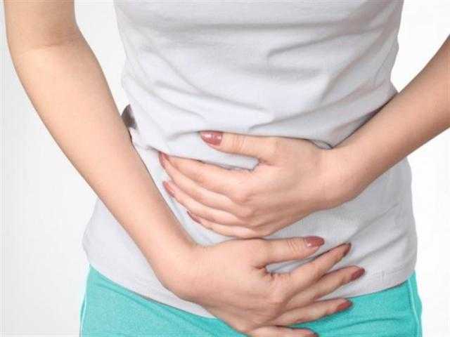 إصابة فتاة بتسمم لتناولها طعام ملوث بصبغة شعر