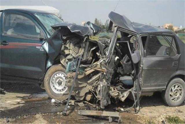 حادث تصادم سيارتين ميكروباص وسيارة چيب على كوبري طرة