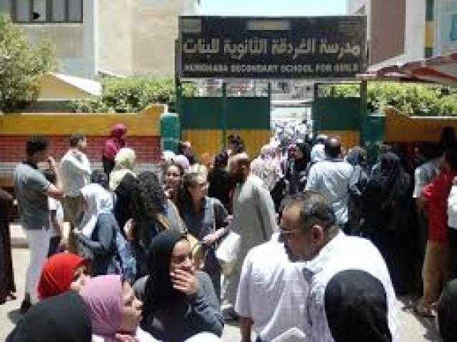 ضبط 7 طلاب سربوا امتحان إنجليزي الثانوية العامة عبر واتس آب