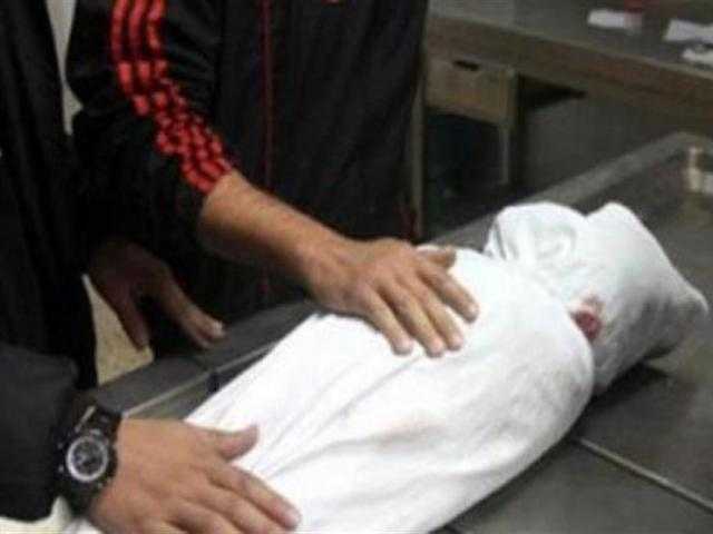 تشريح جثة طفلة توفت عقب تعذيبها من زوج والدتها