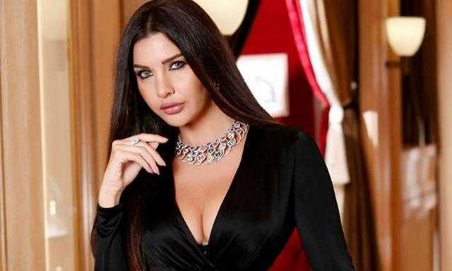 بالبكيني الأسود.. لاميتا فرنجية لجمهورها: ”كيف تبدأ يومك؟”