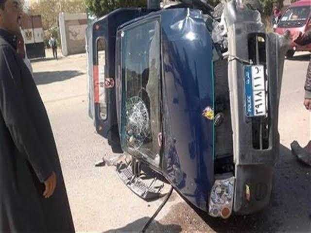 كسر بالساق وسحجات نتيجة حادث تصادم رئيس مباحث ونقيب شرطة بالطريق الزراعي