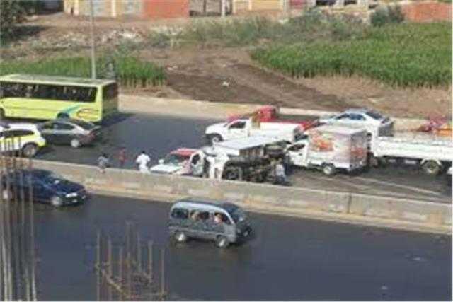 إغلاق الطريق الدائري بمنطقة بهتيم لإنقلاب سيارة نقل