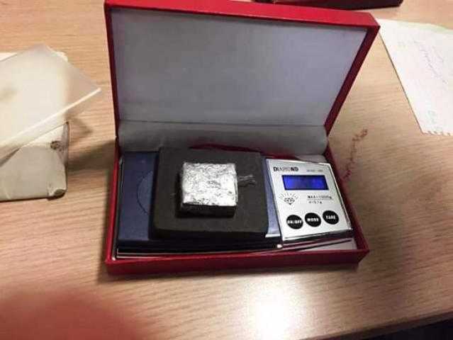 جمارك مطار القاهرة تضبط راكب بحوزته كمية من الحشيش