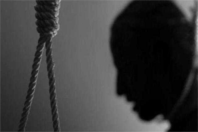 «بالإيشارب».. أزمة نفسية تدفع طالبة الجيزة للانتحار
