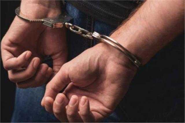 ضبط عاطل بحوزته بندقية آلية وطربة حشيش بكفر الزيات