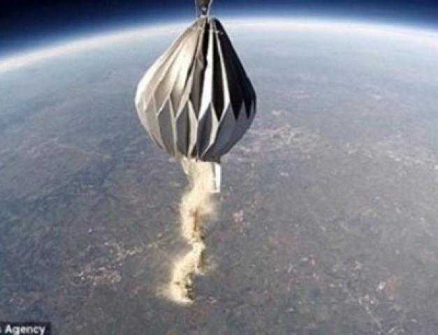 الليلة ..دفن رفات ١٥٢ شخصا فى الفضاء