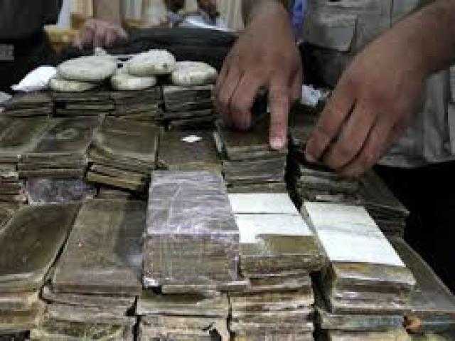 إحالة فرنسي للجنايات لتهريبه الحشيش داخل ملابسه بمطار القاهرة