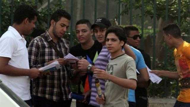 طالب يعتدي على مراقب لجنة في بامتحانات الثانوية العامة بالمنيا