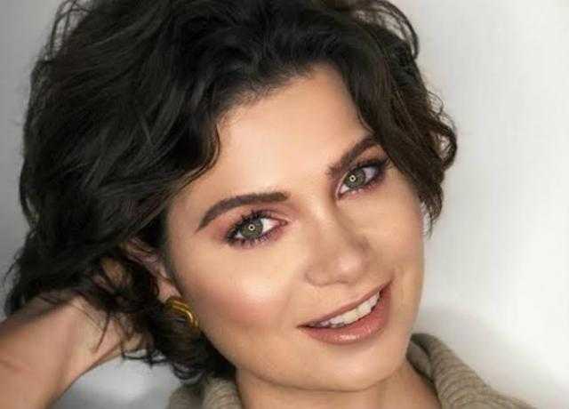 يسرا اللوزي تخطف قلب إيمي سمير غانم بمكياج ناعم