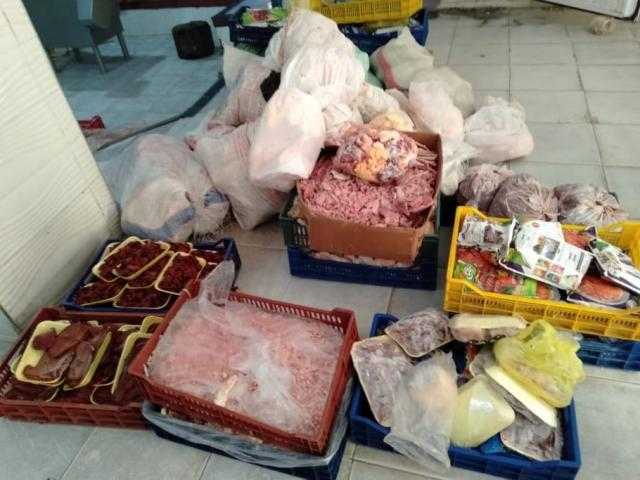 إعدام كميات كبيرة من المواد الغذائية المتنوعة بالمنصورة