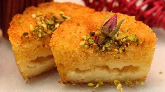 تعرفي على طريقة عمل «كيك البسبوسة بالقشطة»