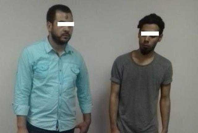 ضبط مسؤول عن صيدلية وعامل لبيع مواد مخدرة